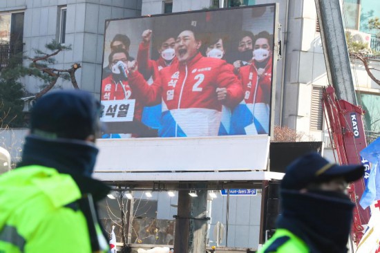 韩国公调处尝试逮捕尹锡悦行动受阻